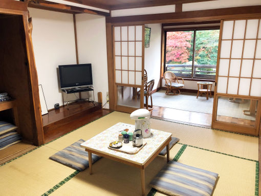 ヤマメの間